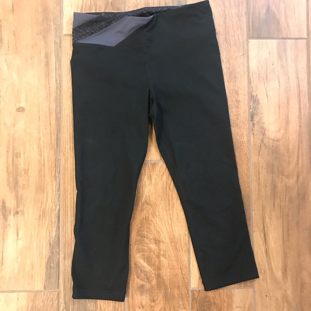 Under Armour | Black Cropped Snakeskin Legging